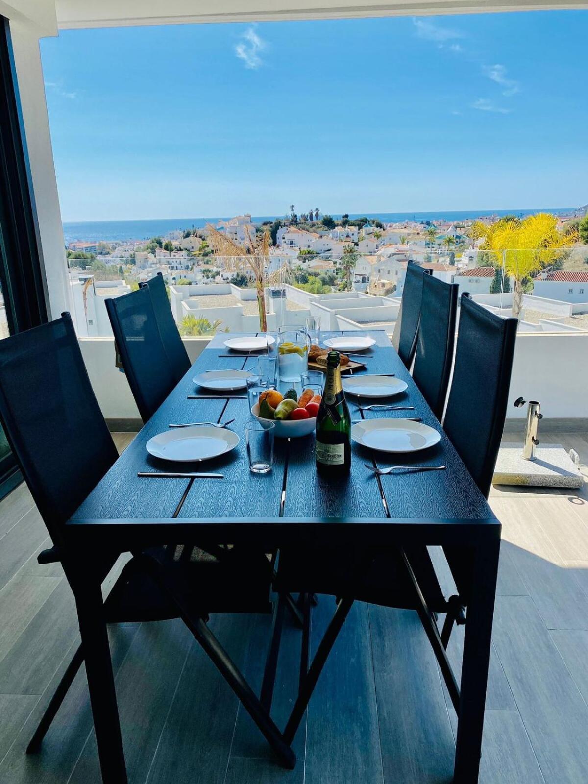 Royal Palm 22 Luxurious 3 Bedroom Penthouse Nerja Exterior photo